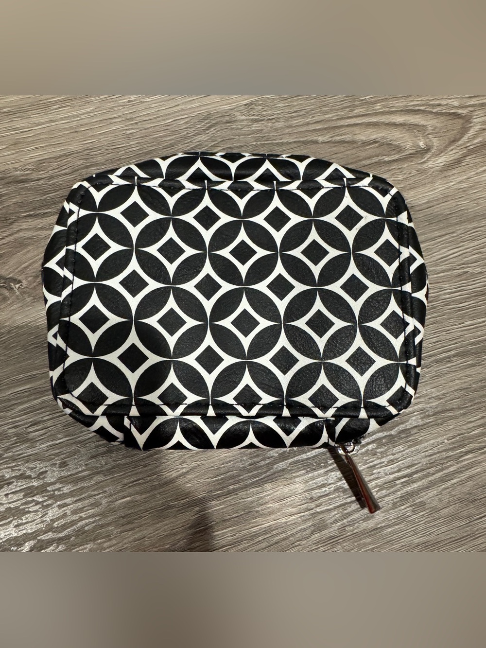 Black & White Geometric Wallet by Safe Keeper - New Condition